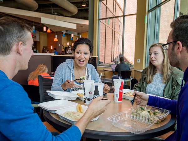 Students eating in University Student Union