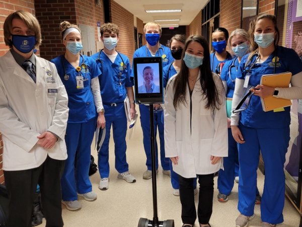 Nursing and pharmacy students complete simulation together