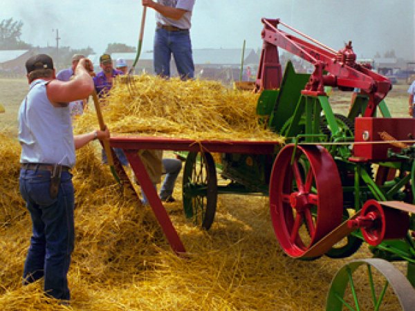 1915 John Deere Dain Hay Press